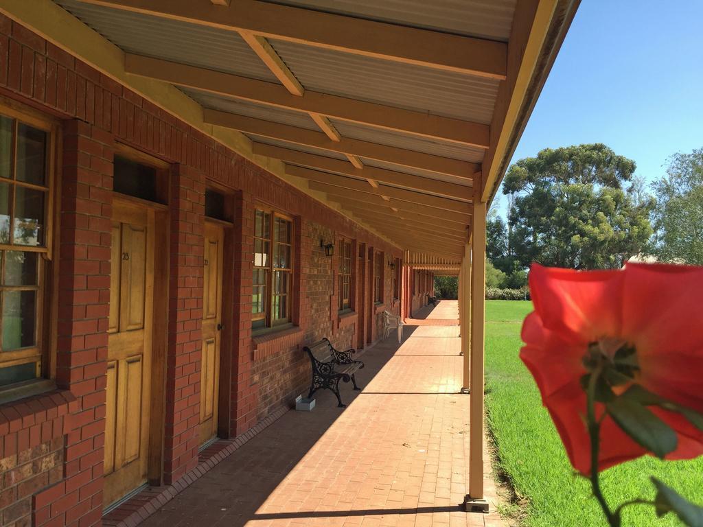 Coonawarra Place Motor Inn Extérieur photo